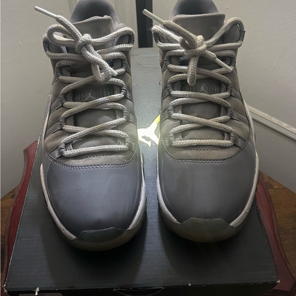 Air Jordan 11 Low - COOL GREY (2018) - Picture 7 of 11